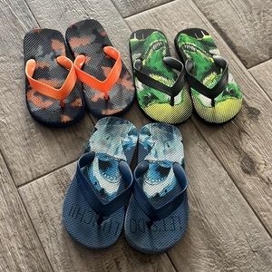Bundle of The Children’s Place flip flops, sz 12/13